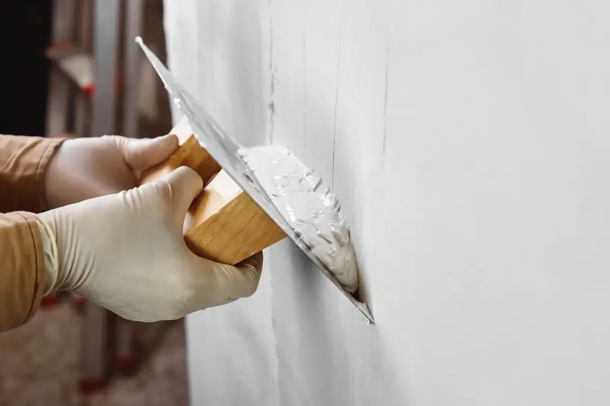 Imagem do artigo: Quer um resultado profissional na pintura em gesso? Comece pela tinta certa!